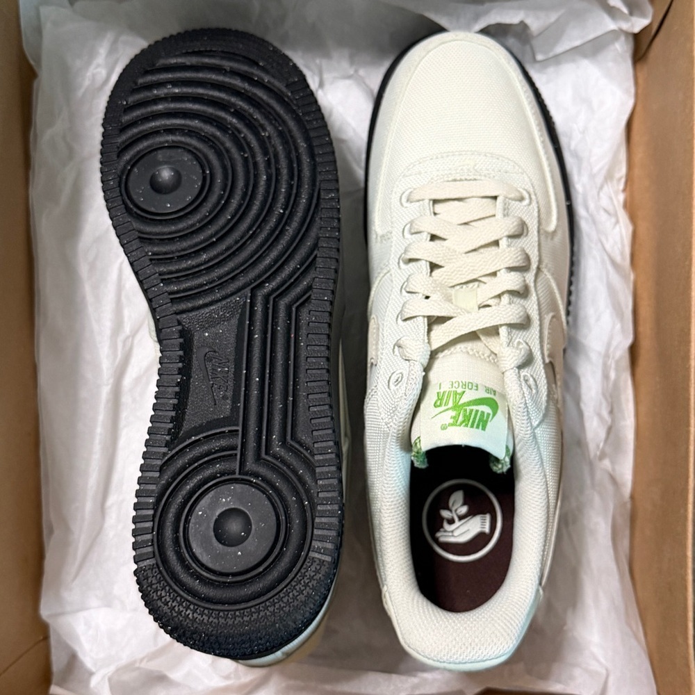 Air Force 1 🔥RARE  
Low 07
LV8 
Sea glass’
Brand new - Picture 3 of 12